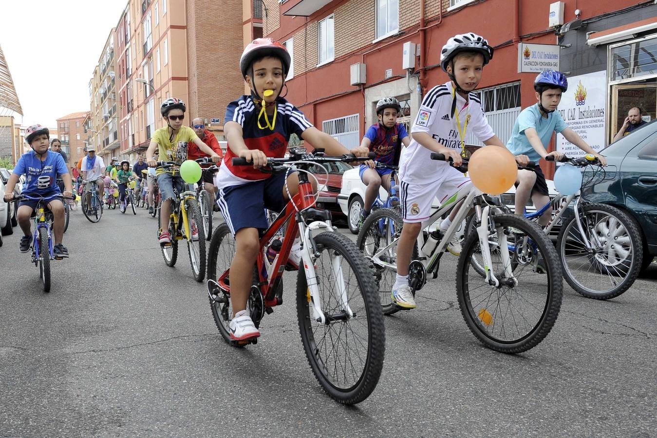 Marcha ciclista en el Barrio de La Victoria