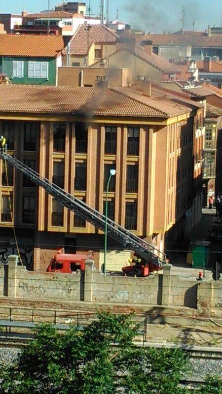 Los bomberos encuentran un cuerpo al ir a sofocar un incendio en la calle San Luis de Valladolid
