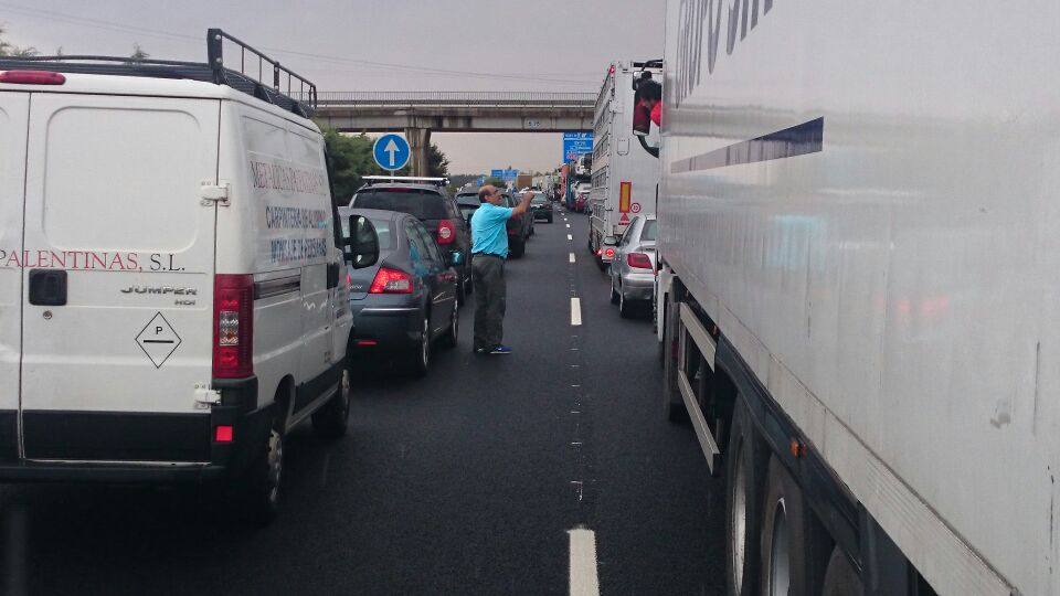 Retenciones por las lluvias en la A-62 entre Cabezón de Pisuerga y Cigales