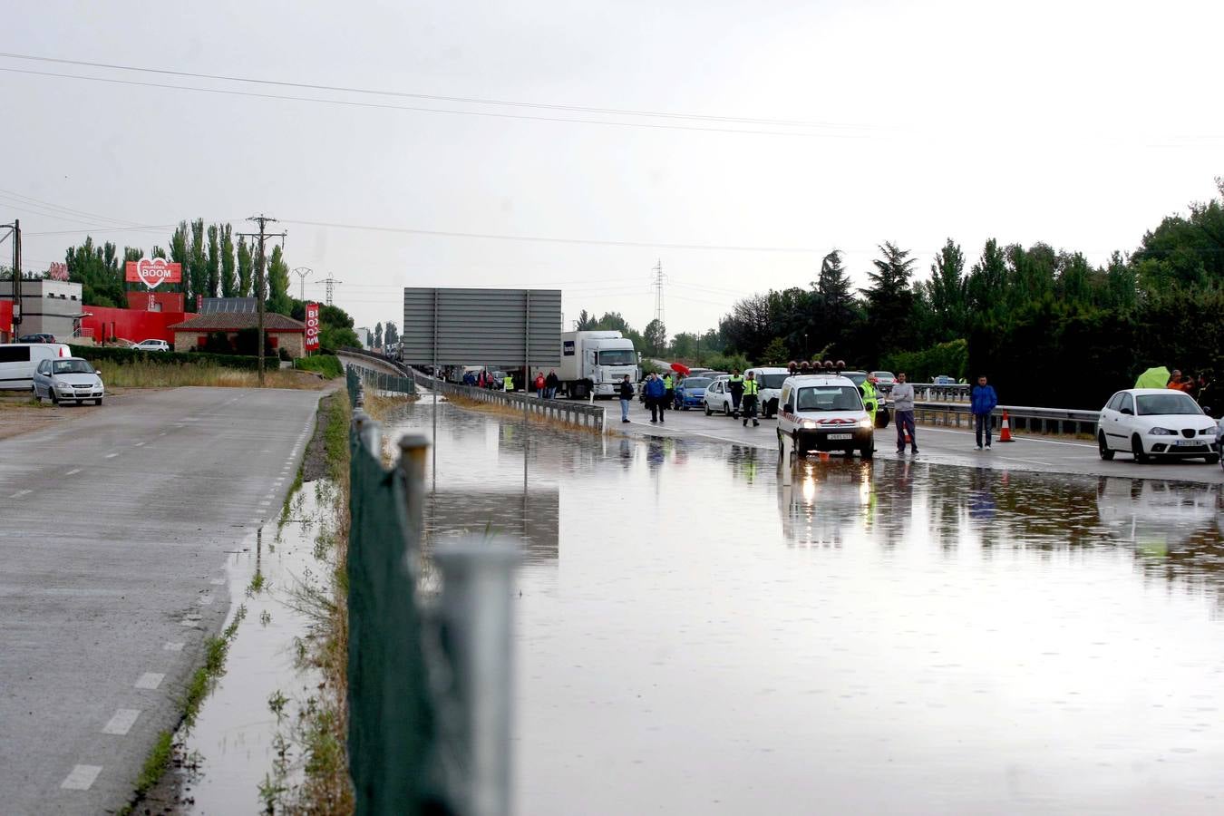 Retenciones por las lluvias en la A-62 entre Cabezón de Pisuerga y Cigales