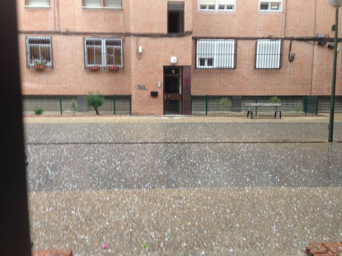 Una enorme granizada descarga sobre Madrid