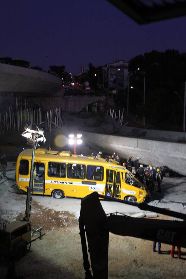 Derrumbe de un viaducto en Belo Horizonte