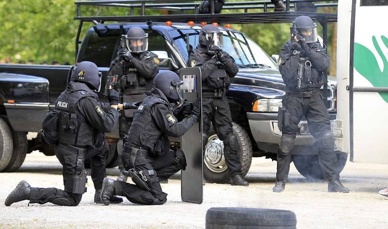 Exhibición del GEO de la Policía Nacional en Carrión de los Condes. Palencia