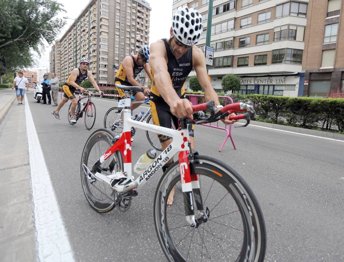 Valladolid celebra el I Triatlón por equipos Playa de las Moreras