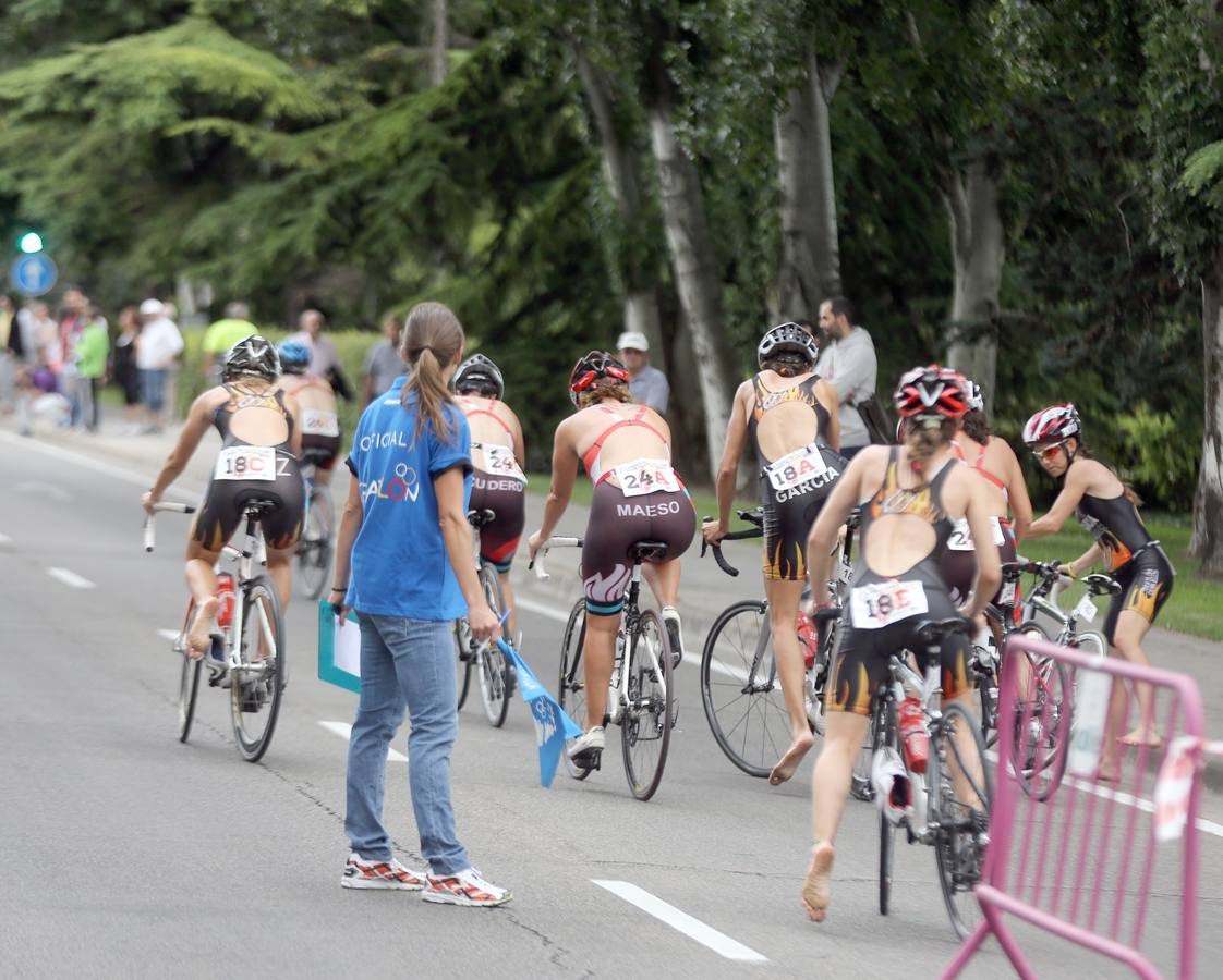 Valladolid celebra el I Triatlón por equipos Playa de las Moreras