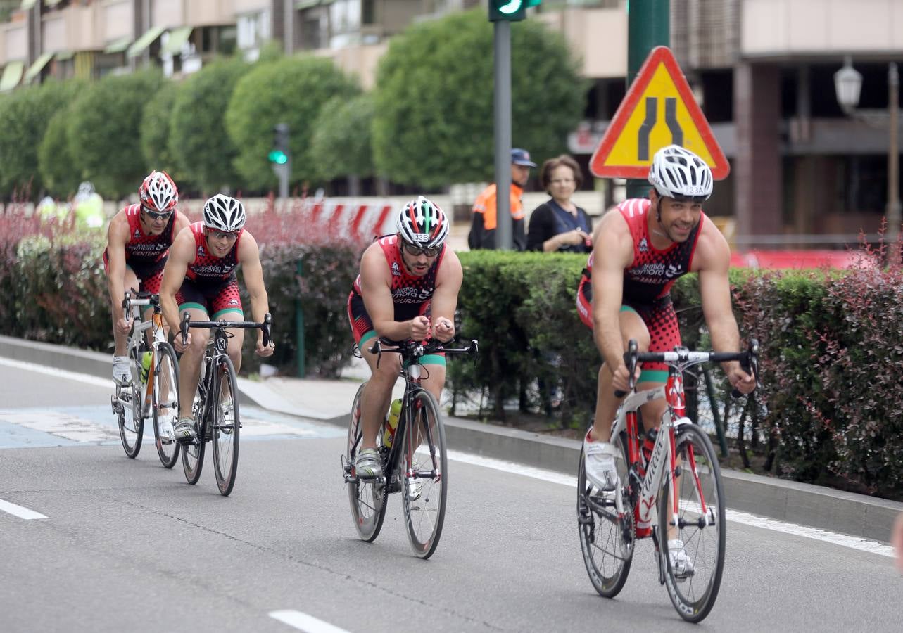 Valladolid celebra el I Triatlón por equipos Playa de las Moreras