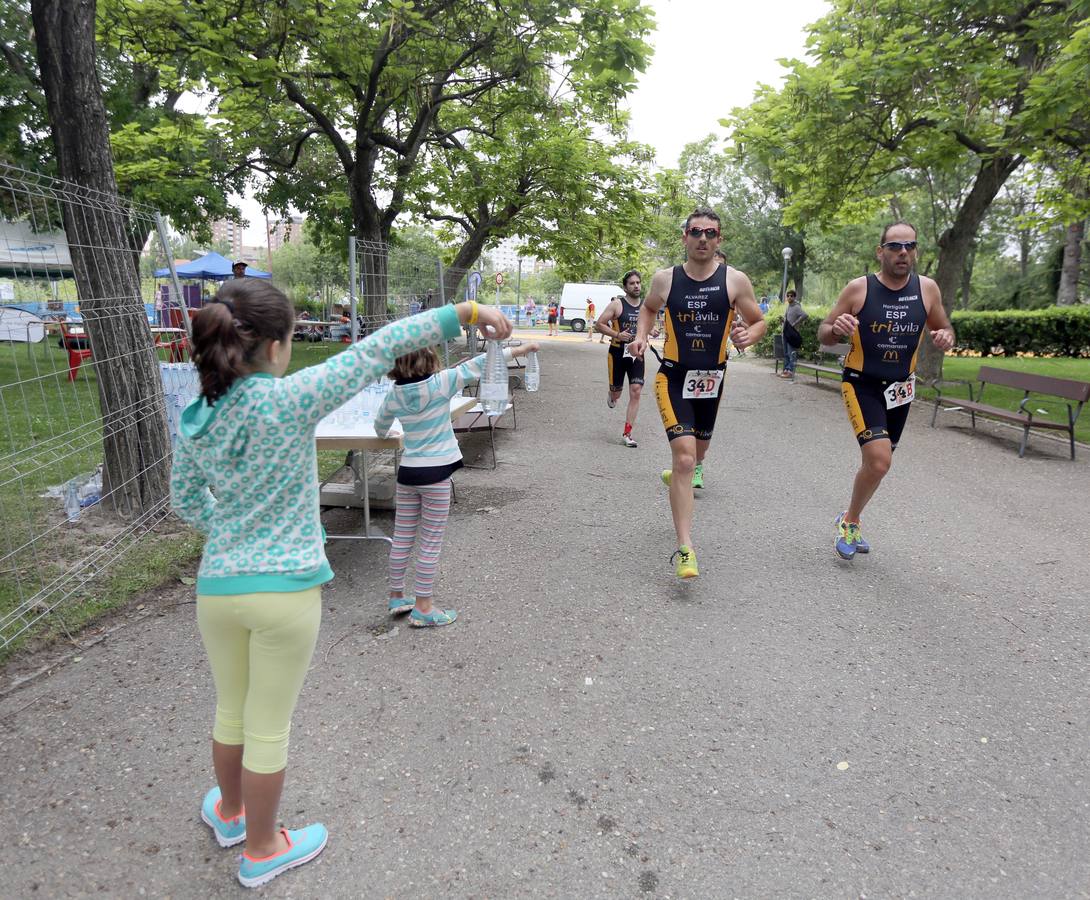 Valladolid celebra el I Triatlón por equipos Playa de las Moreras