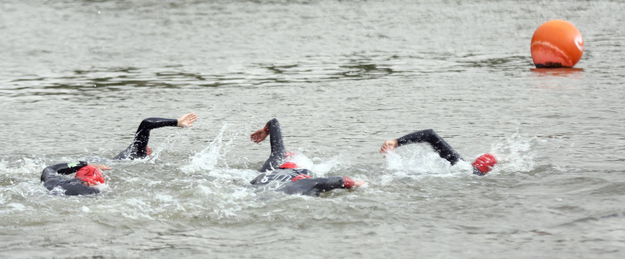 Valladolid celebra el I Triatlón por equipos Playa de las Moreras