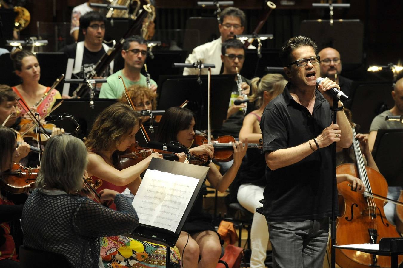 Ensayo del concierto de Santiago Auserón y la Oscyl en el Auditorio Miguel Delibes de Valladolid