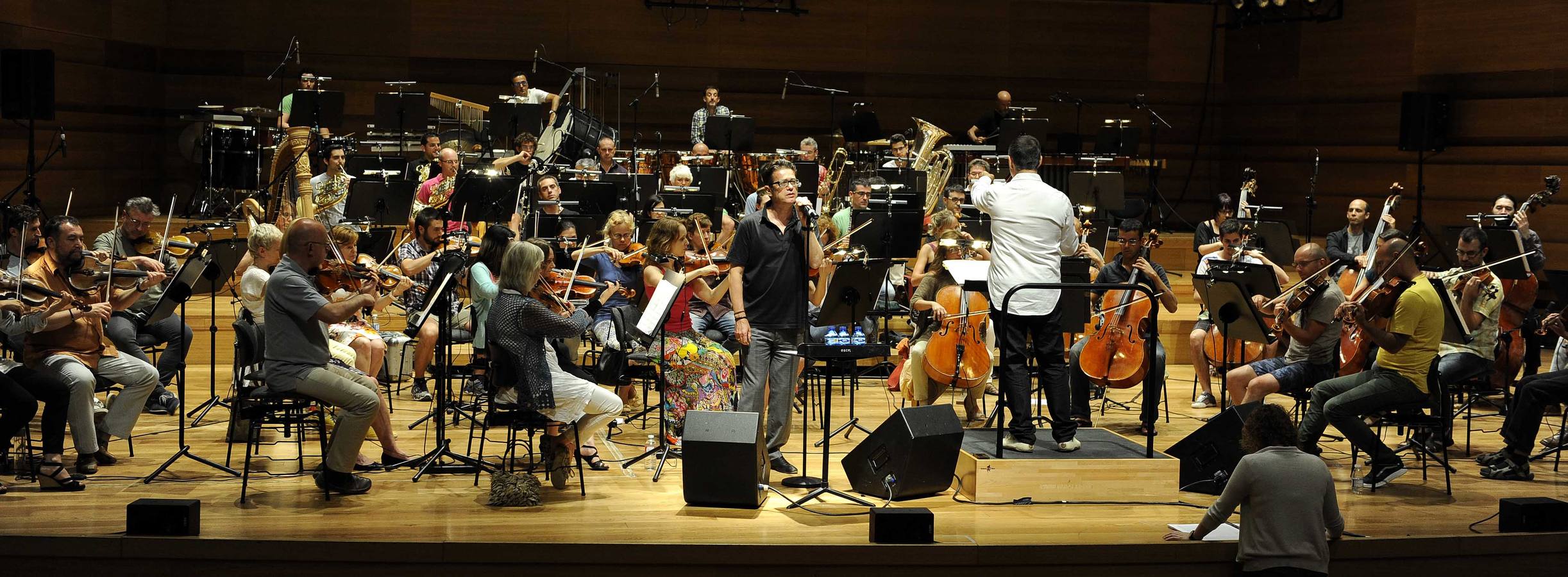 Ensayo del concierto de Santiago Auserón y la Oscyl en el Auditorio Miguel Delibes de Valladolid