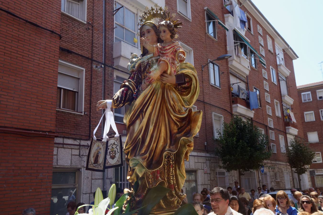 Procesión de la Virgen del Carmen en el barrio Cuatro de Marzo de Valladolid