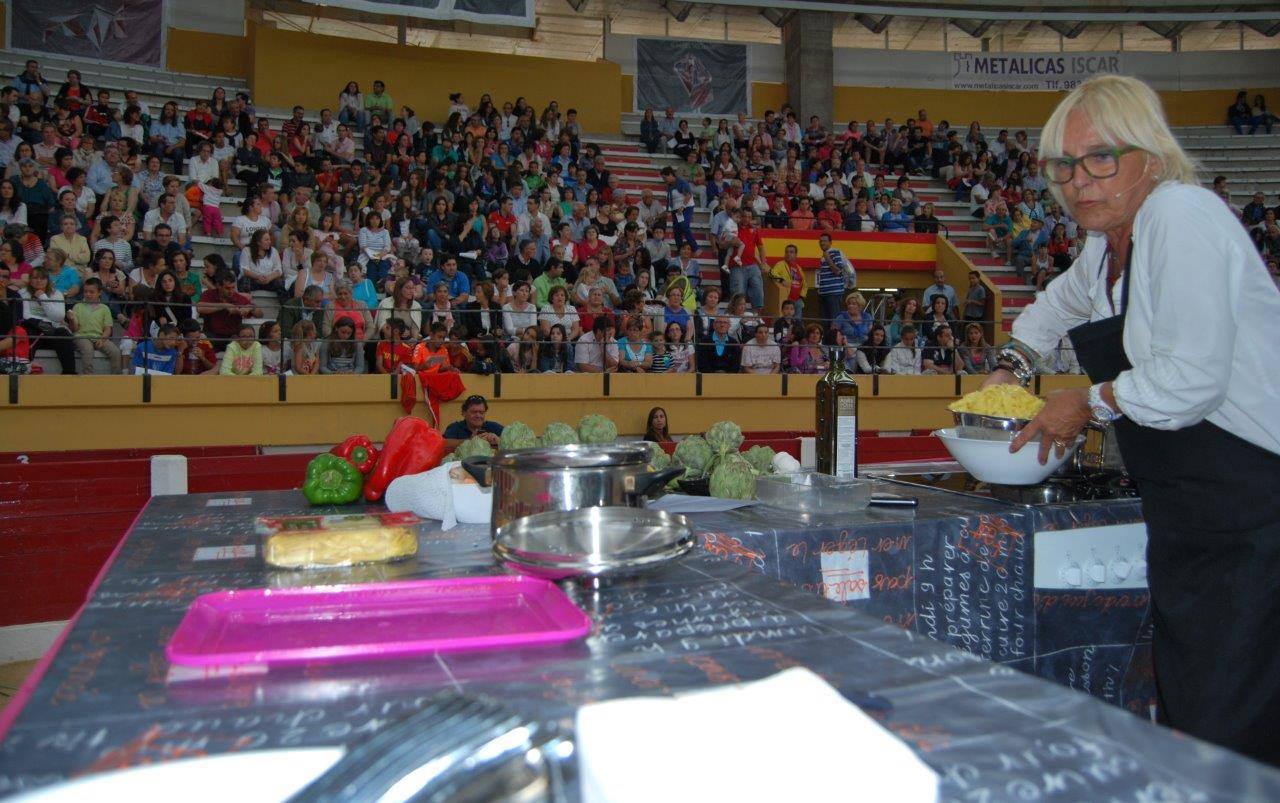 Maribel Gil, de Master Chef, seduce al público de Íscar