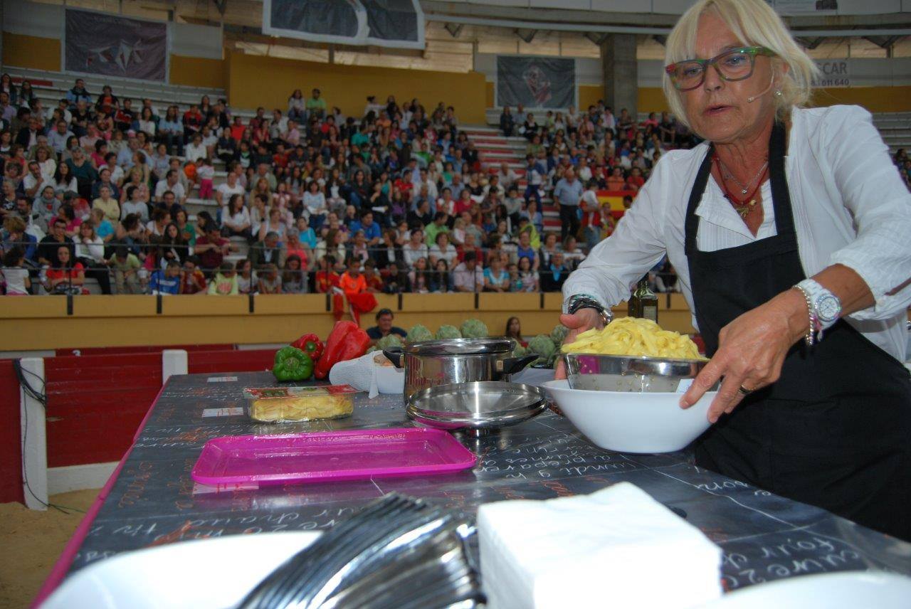 Maribel Gil, de Master Chef, seduce al público de Íscar
