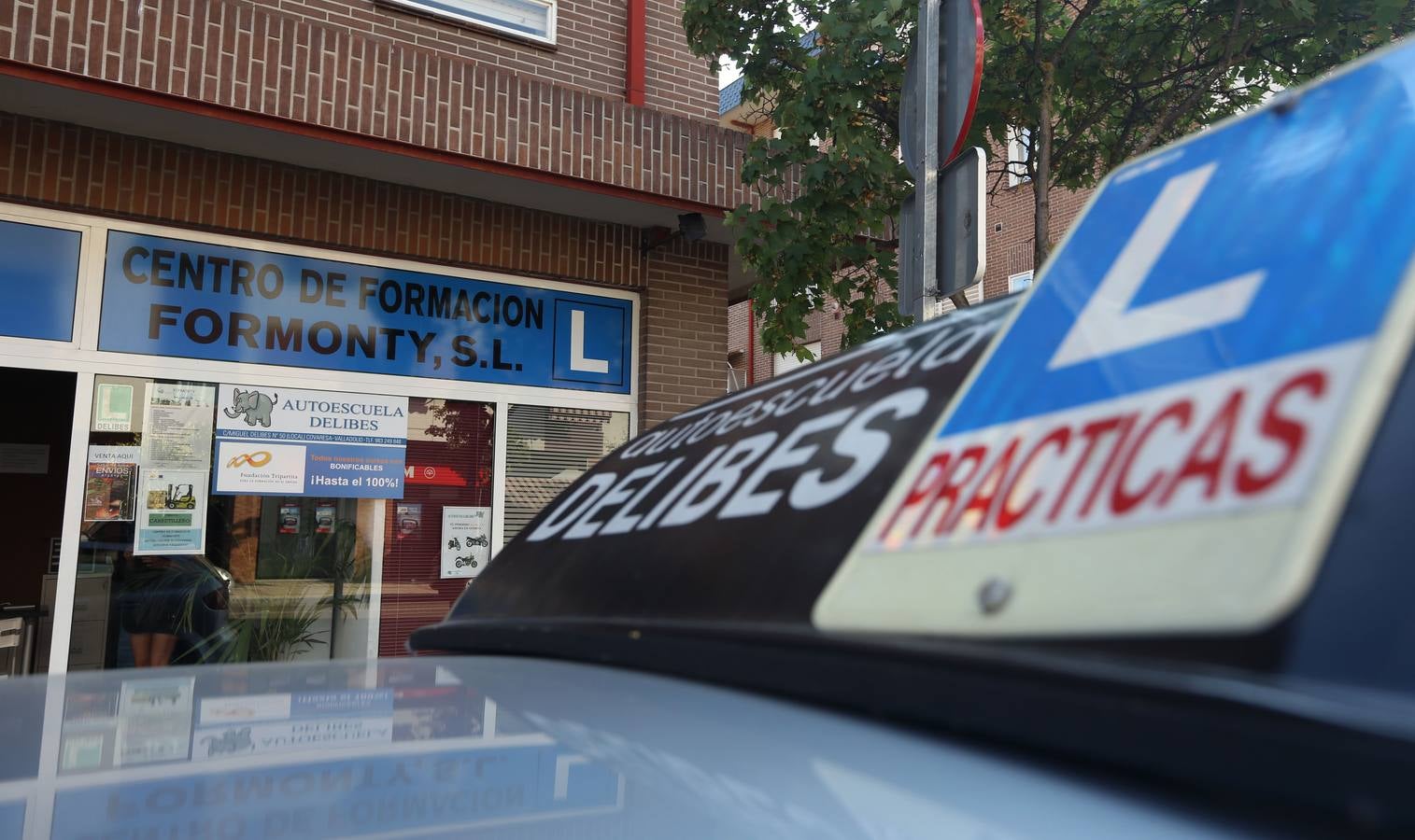 Los jóvenes aprovechan el verano para ir a la autoescuela