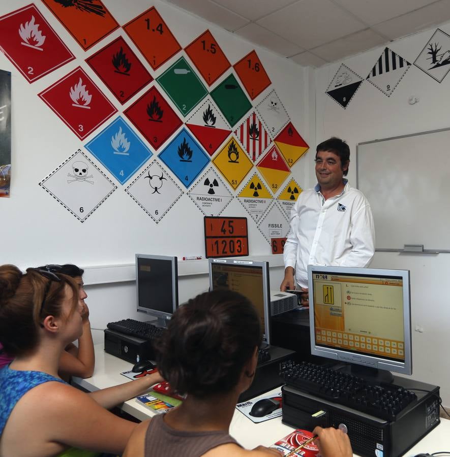 Los jóvenes aprovechan el verano para ir a la autoescuela