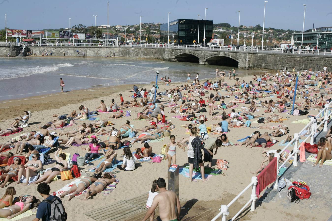 Playa de San Lorenzo, en Gijón.