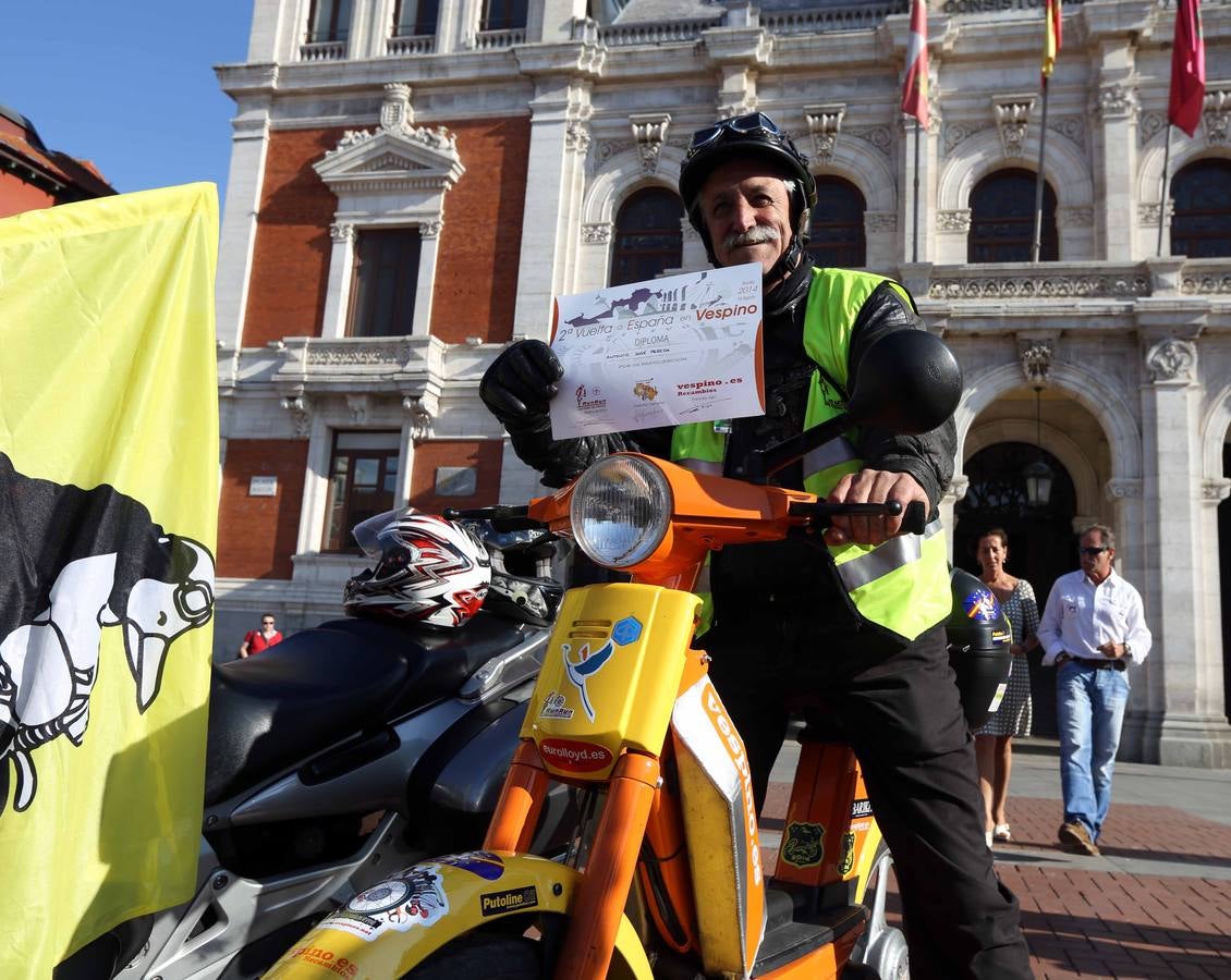 La II Vuelta España en Vespino llega a la Plaza Mayor de Valladolid