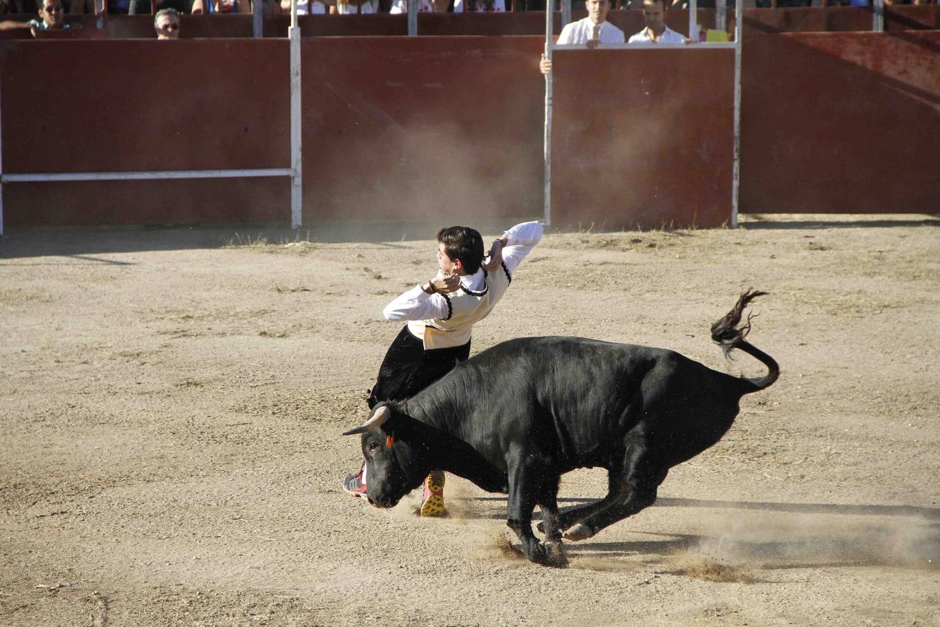 Exhibición de cortes, quiebros y saltos en Campaspero
