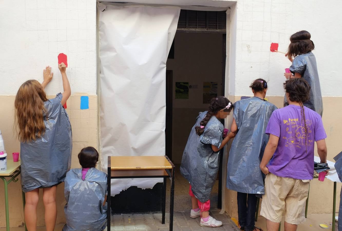 Niños del barrio de Delicias participan en un campamento de integración