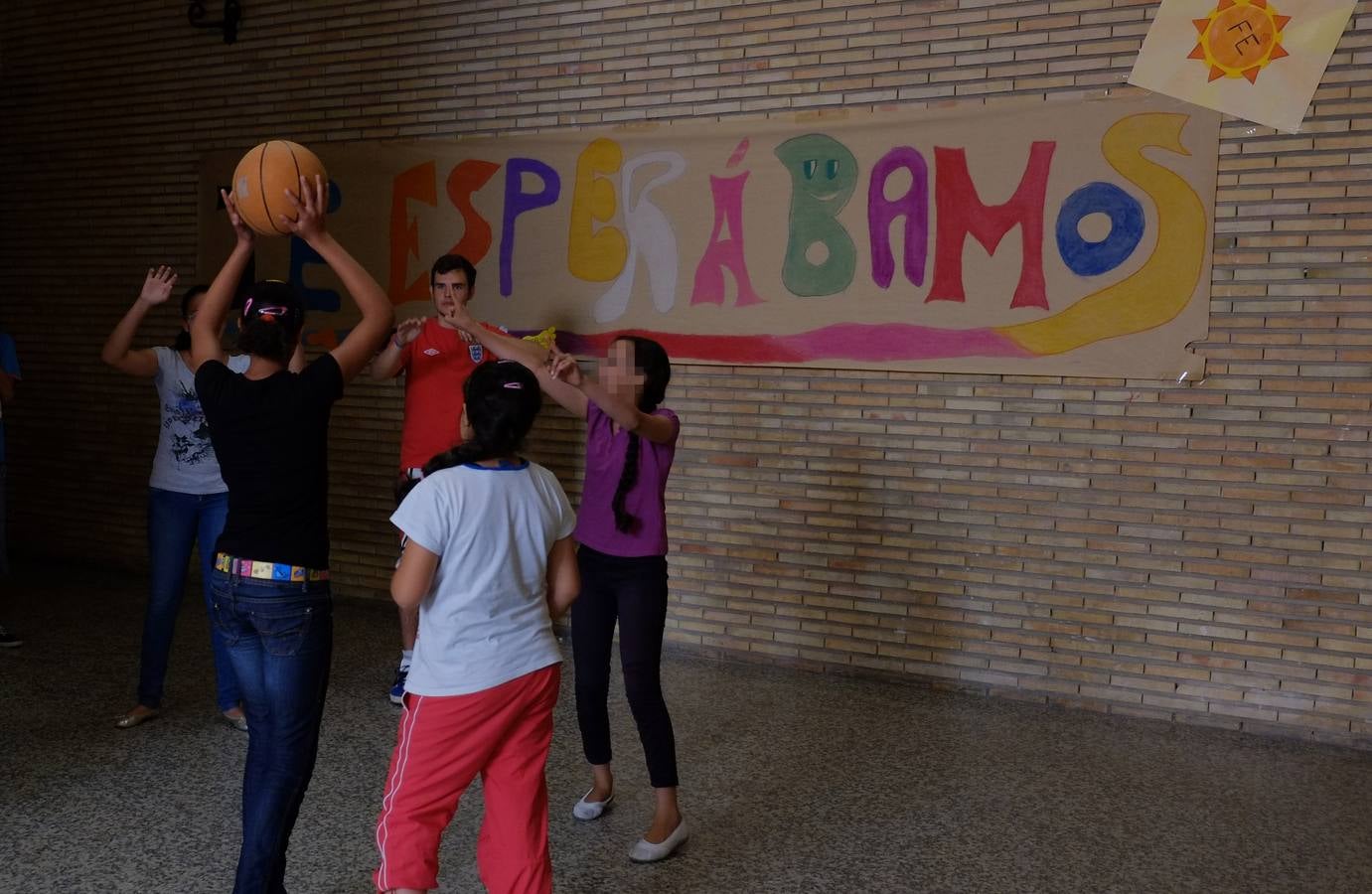 Niños del barrio de Delicias participan en un campamento de integración