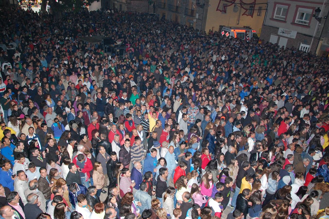 Velilla vibra con la actuación de Rosendo