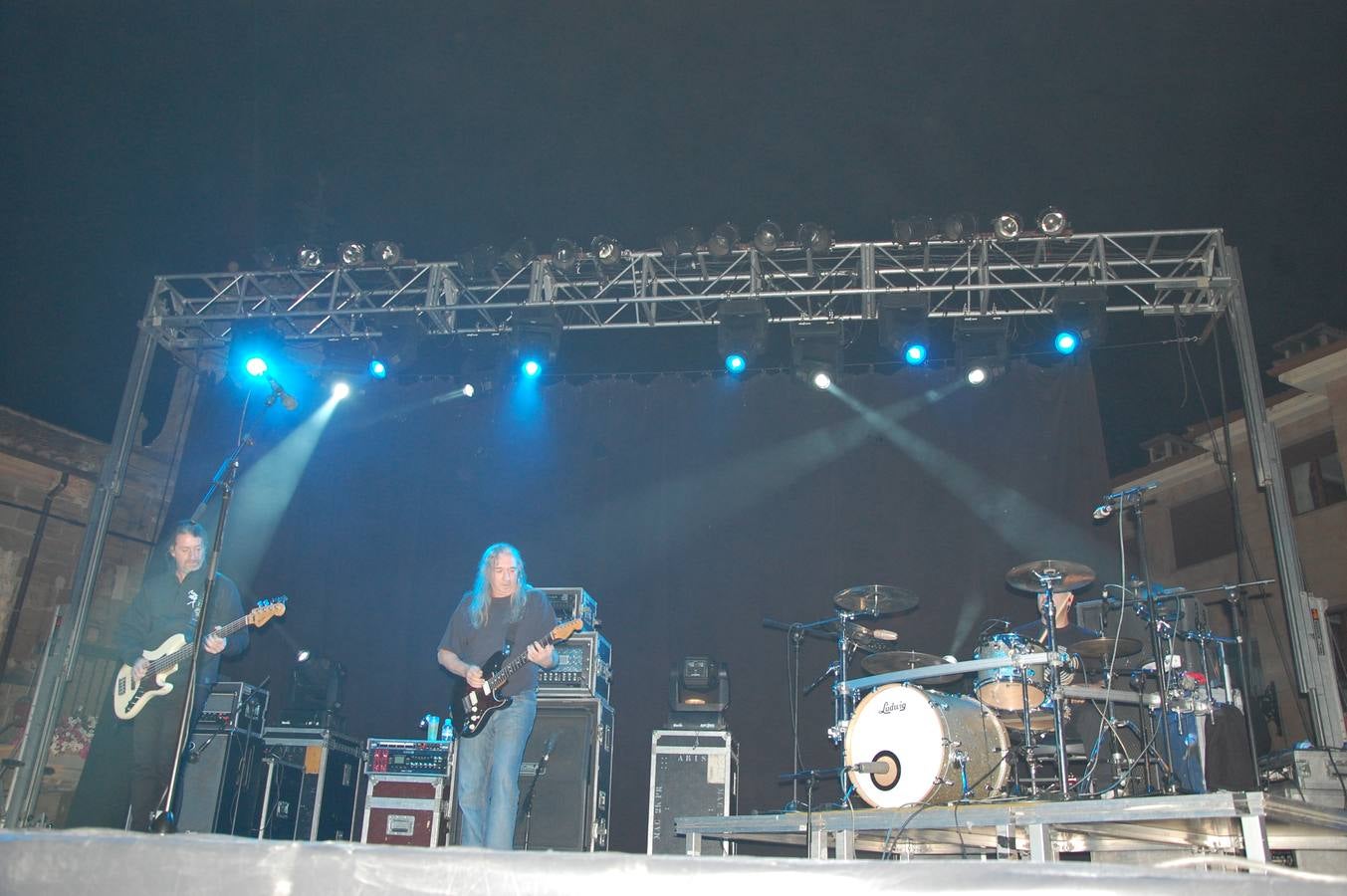 Velilla vibra con la actuación de Rosendo