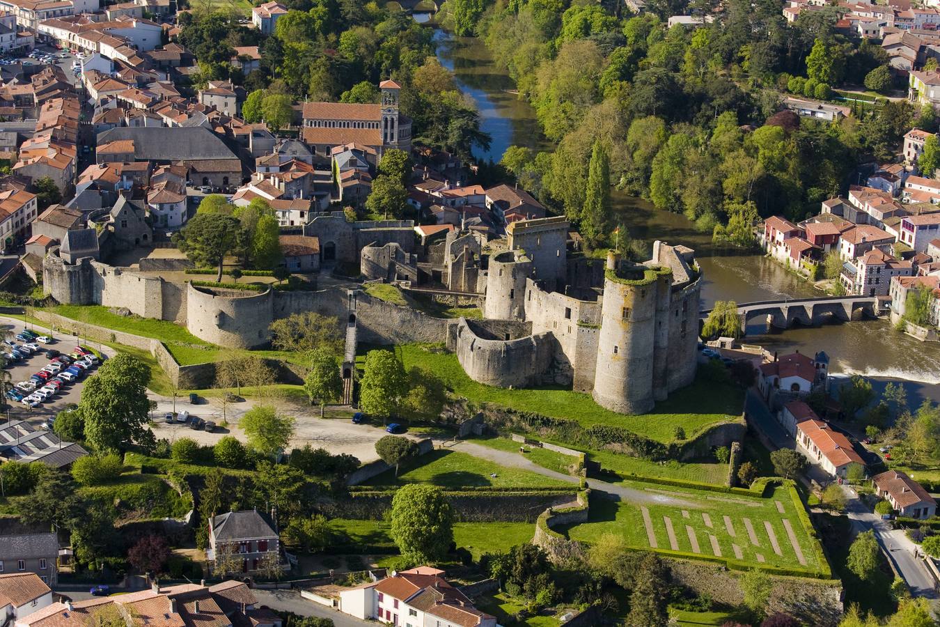 Clisson. Panorámica de este bucólico pueblo situado en el departamento de País del Loira rodeado de viñedos donde se cutiva Muscadet.