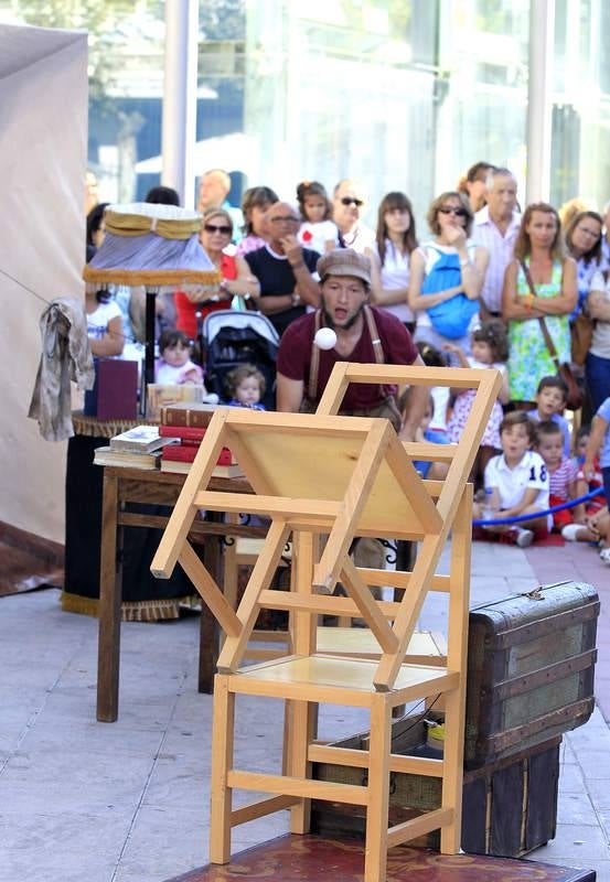 Artistas de calle en la plaza Abilio Calderón de Palencia