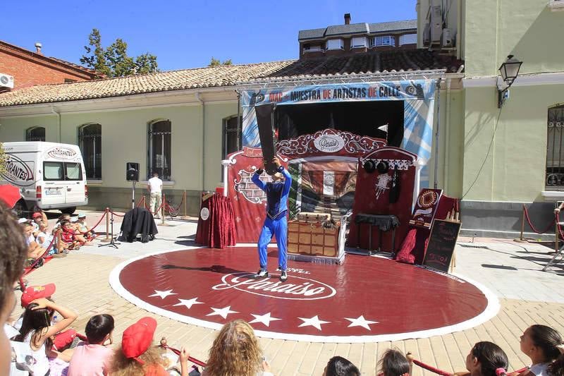 Artistas de calle en la plaza Abilio Calderón de Palencia