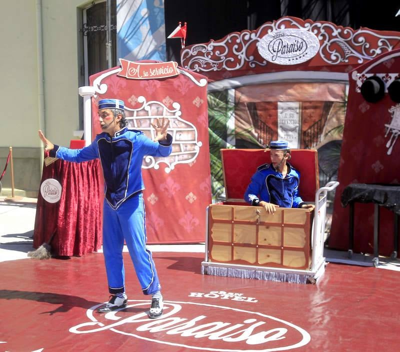 Artistas de calle en la plaza Abilio Calderón de Palencia