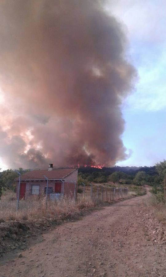 Un incendio amenaza a tres pueblos de Burgos