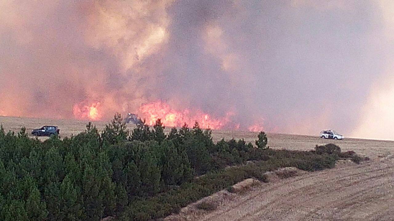 Un incendio amenaza a tres pueblos de Burgos