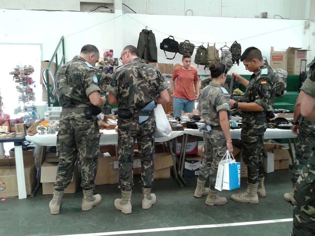 Mercadillo dominical en la base de Marjayoun (Líbano)