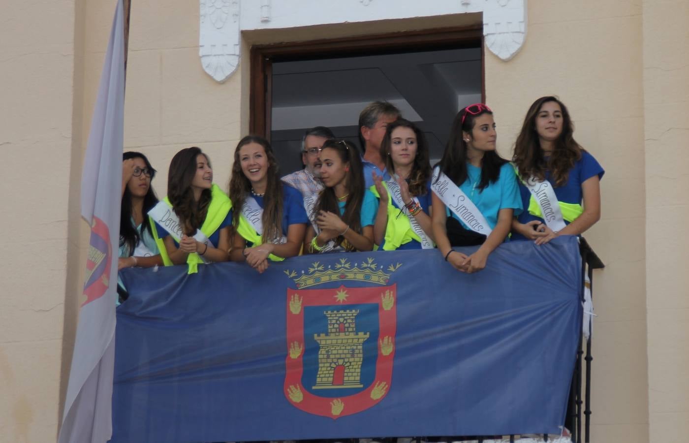 Desfile de peñas en las fiestas de Simancas. Valladolid