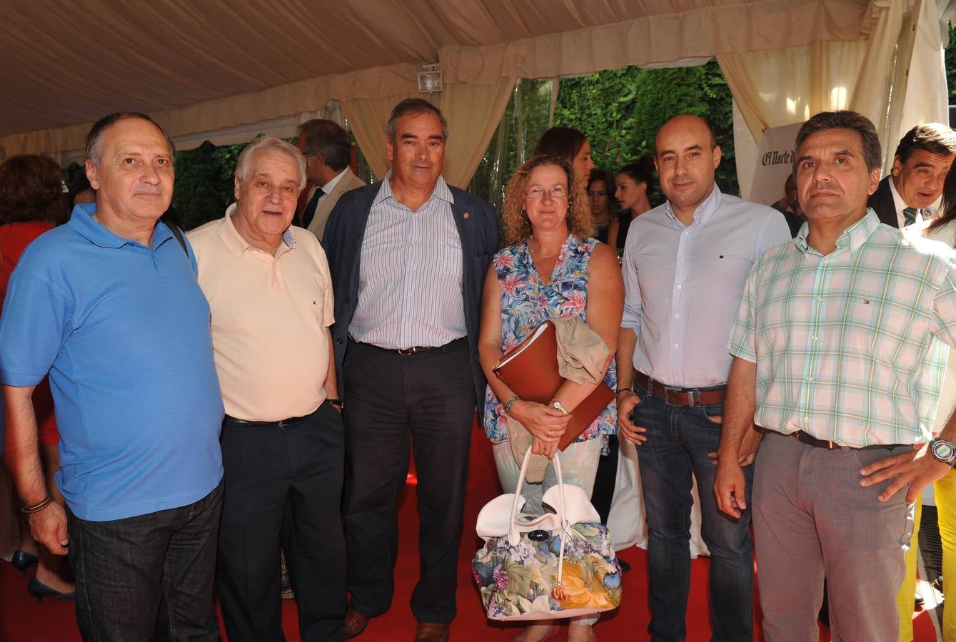 Los miembros de UGT Faustino Temprano, Fernando Fernández, Evelio Angulo, Carmen Campelo y Óscar Lobo, con Francisco Fernández, jefe de Economía de El Norte.