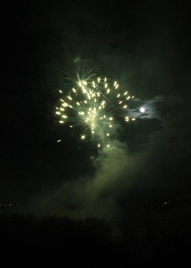 Fuegos artificiales en las fiestas de Simancas. Valladolid