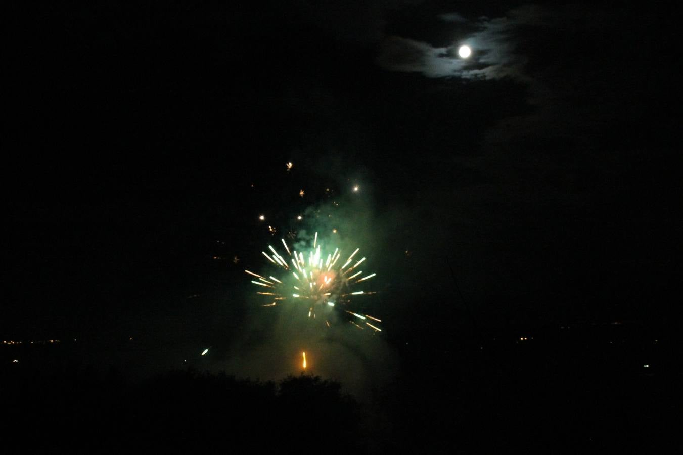 Fuegos artificiales en las fiestas de Simancas. Valladolid