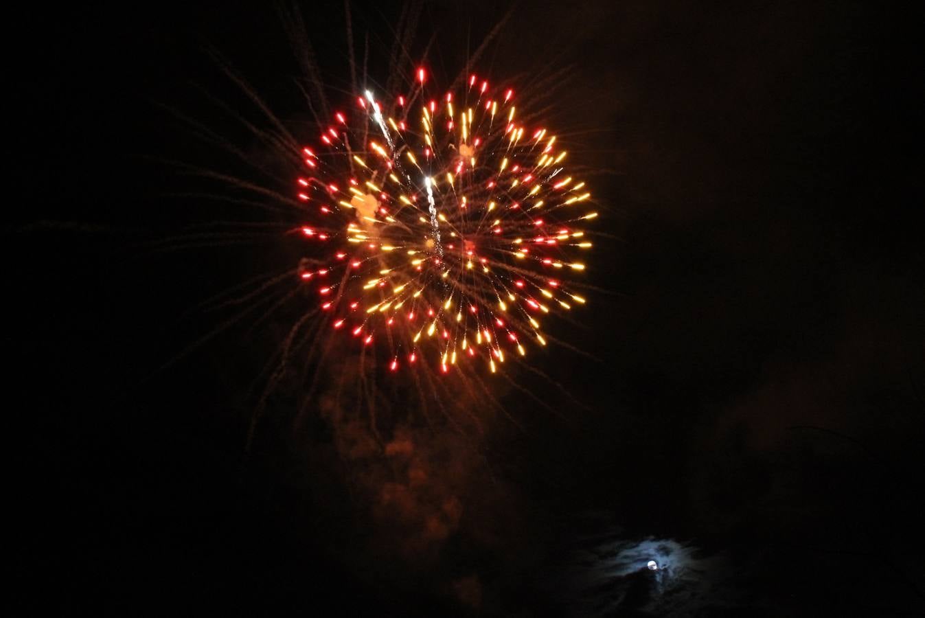 Fuegos artificiales en las fiestas de Simancas. Valladolid