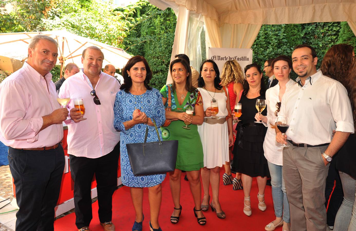 José Luis Juánez, de El Norte, con Carlos Hernando, Raquel Fernández, María José San Román, Marien Pita, Elena Salas, María Jesús Ojeda y Enrique Vega, del sindicato CSIF.