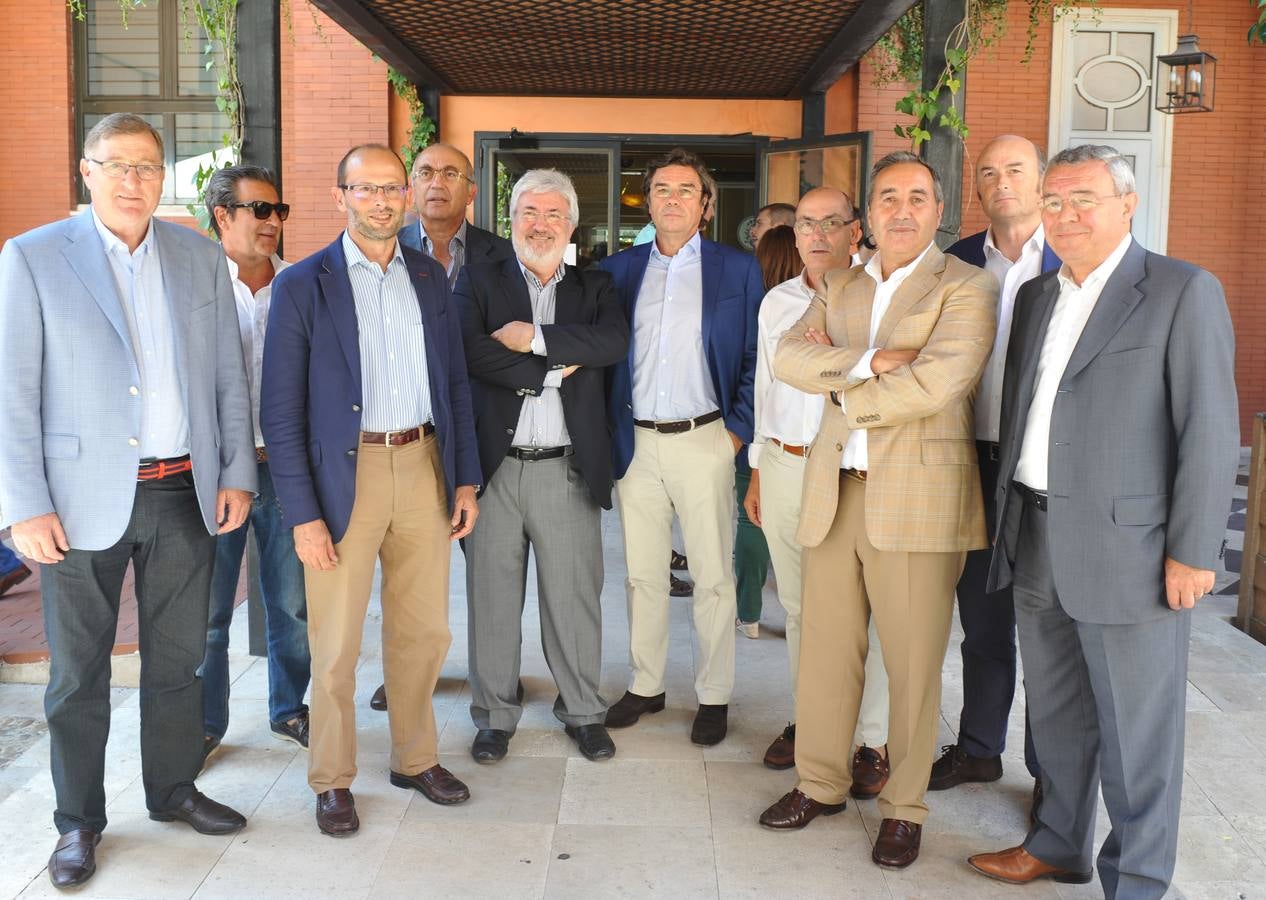 Acor envió una nutrida representación. Julio del Río, Luis Sacristán, José María Zarandieta, Esteban Sanz, José Luis Álvarez, Mario García, Enrique Sánchez, Carlos Rico, Ignacio Cossío e Ignacio Lamas.