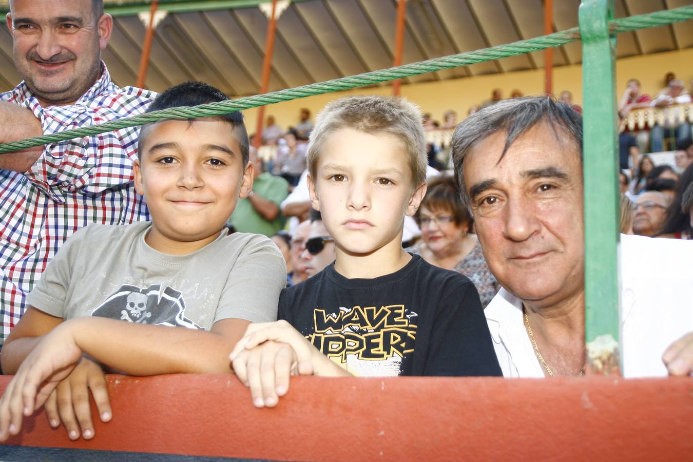 Aarón Pérez, Saúl Pardo y el abuelo, Julián Martín.