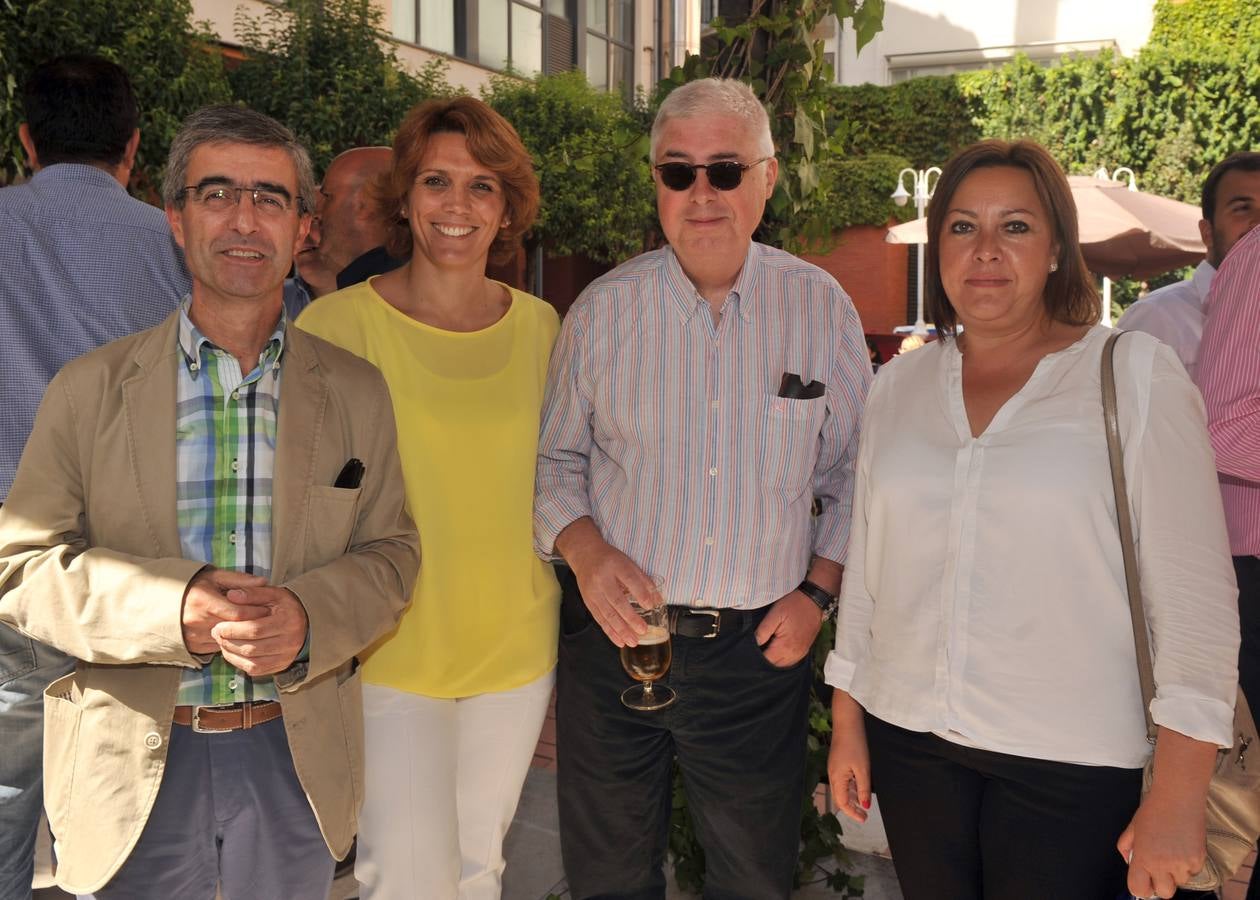El subdirector de El Norte, José Ignacio Foces, con Sonia Andrino (jefa de Castilla y León del diario), el periodista Carlos Blanco y Mar Domínguez, jefa de Local del decano.
