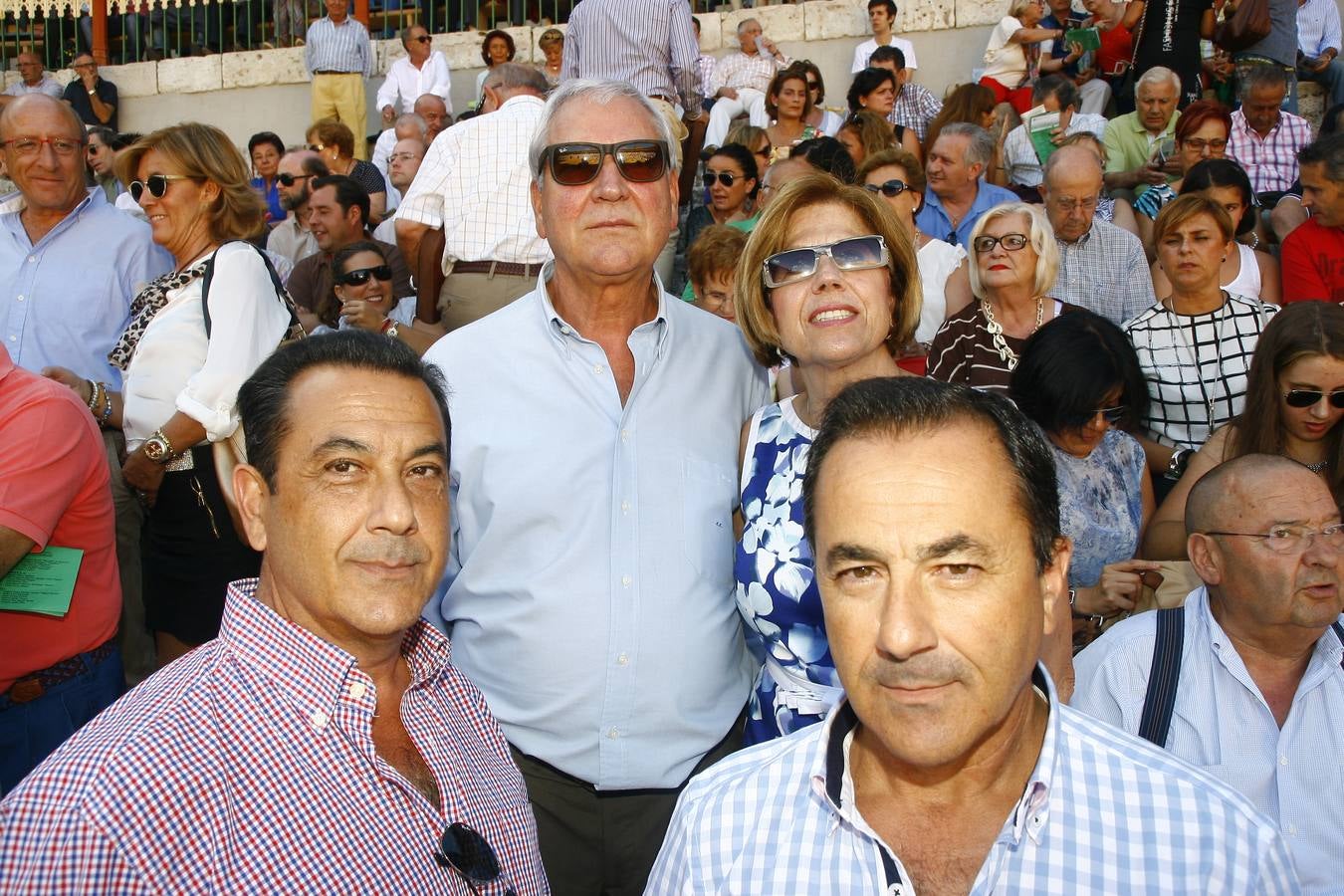 (Arriba) Liberto Zarzuela, de Construcciones Zarzuela, y su mujer, Mari Carmen Lázaro. (Abajo) Juan Carlos García y Ramón García, de Hermanos García Santiago.