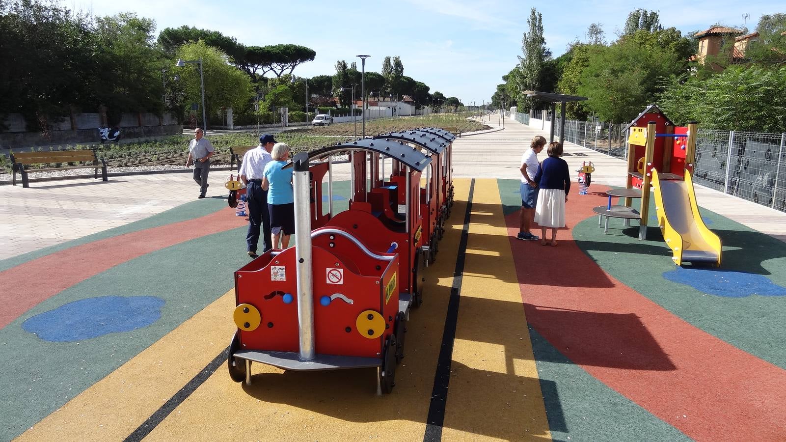 Nuevo paseo en el Pinar de Antequera contruido en los terrenos liberados del tren