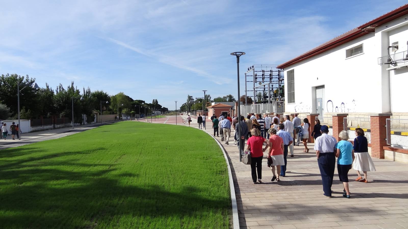 Nuevo paseo en el Pinar de Antequera contruido en los terrenos liberados del tren