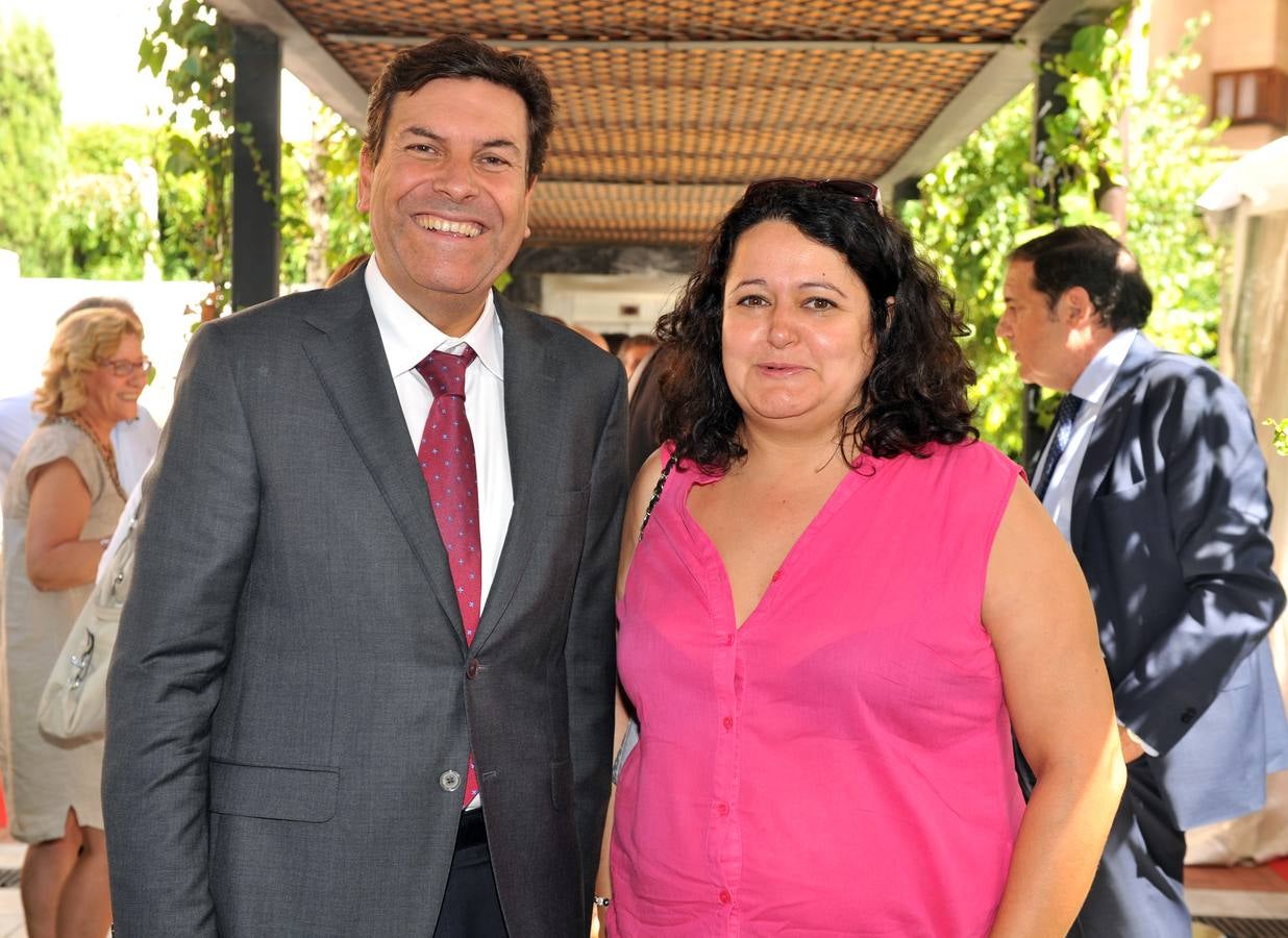 Carlos Fernández Carriedo, portavoz del PP en las Cortes, y Maribel Barrantes, de Strategia Infinita.