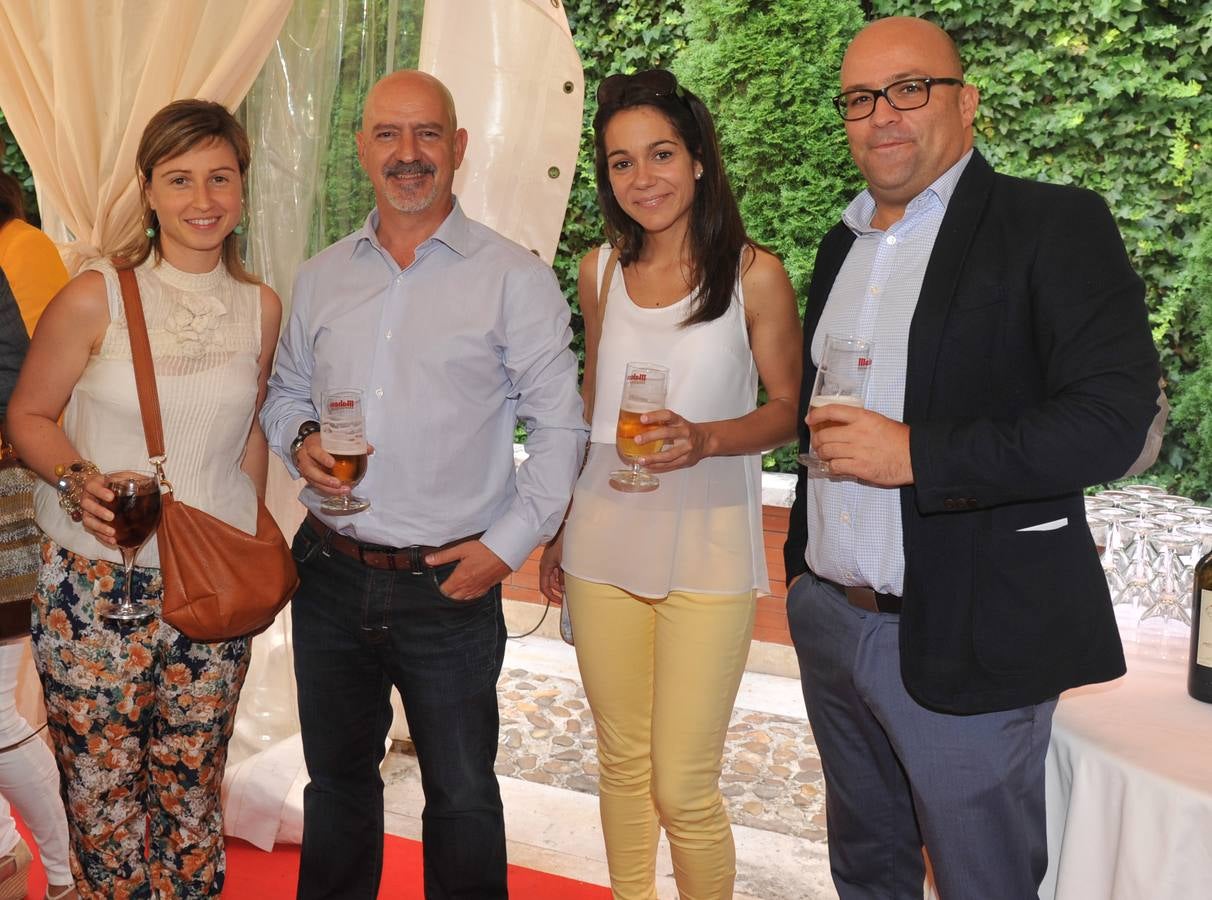 Beatriz Colomo, de El Norte, con Ximo Reig y Lucía Arenales, de Media Markt.