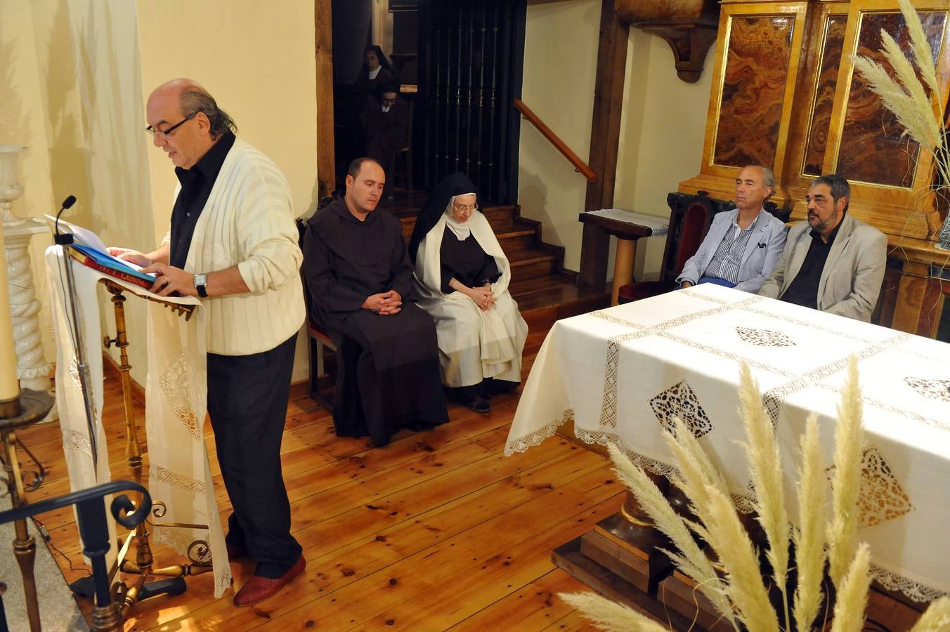 Los poetas Luis Alberto de Cuenca, Carlos Aganzo y José María Muñoz Quirós glosan a Santa Teresa de Jesús y San Juan de la Cruz en el convento Carmelita de Medina del Campo