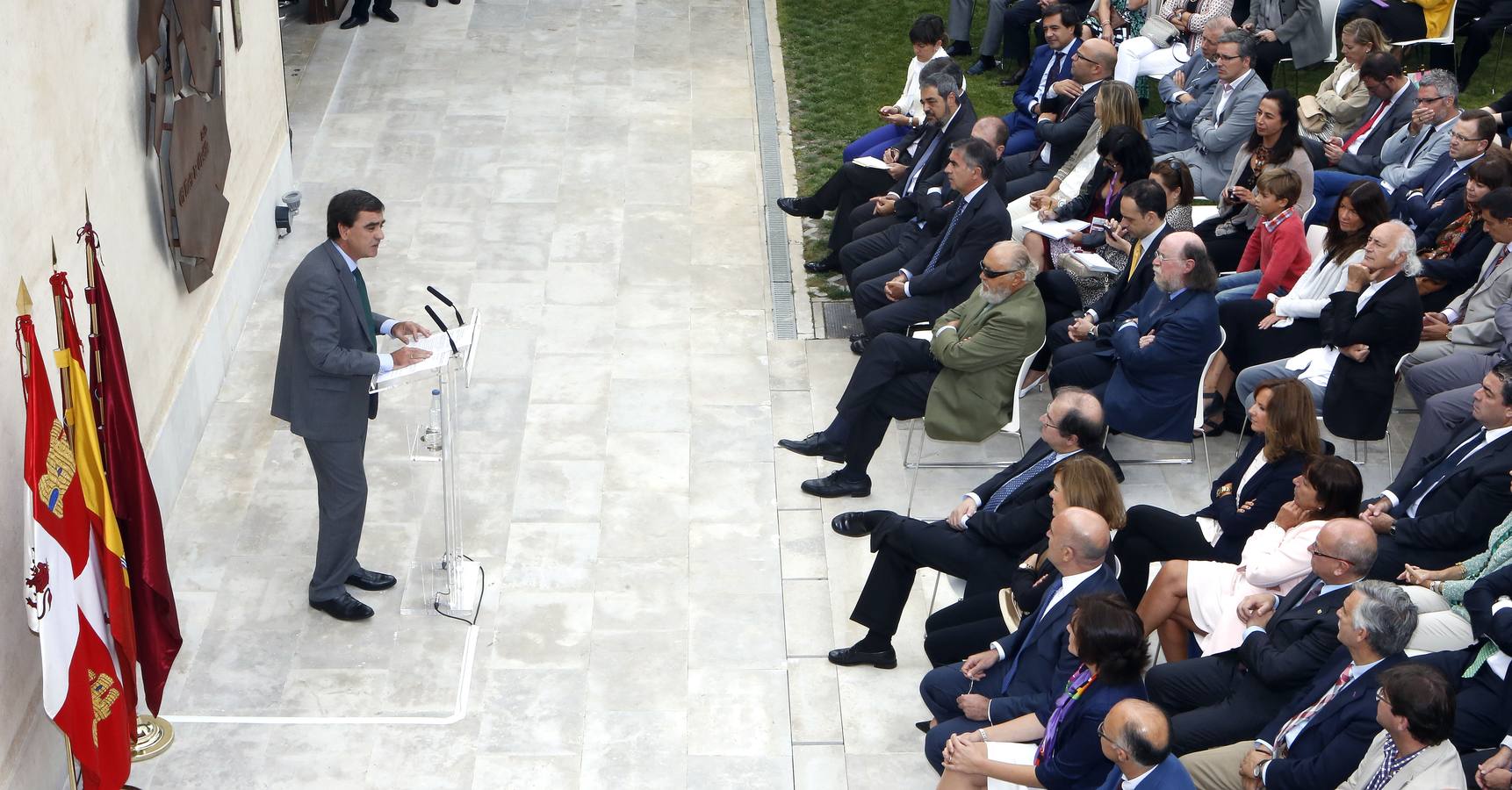 Inauguración del Patio El Norte de Castilla del Centro e-LEA Miguel Delibes de la Villa del Libro de Urueña (1/2)