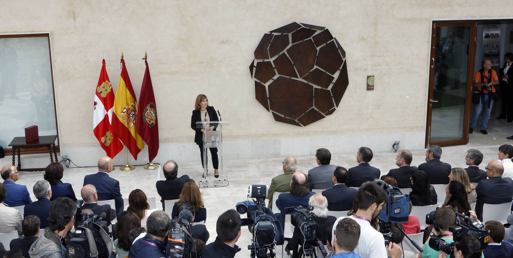 Inauguración del Patio El Norte de Castilla del Centro e-LEA Miguel Delibes de la Villa del Libro de Urueña (1/2)